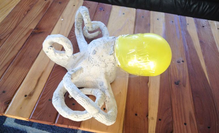Halloween DIY: Scary Octopus out of paper